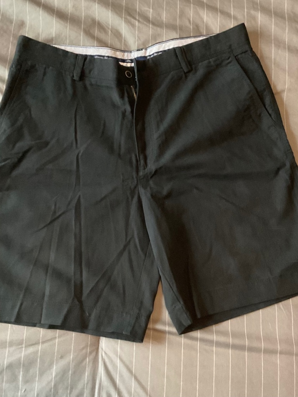 NWOT black Tommy Bahama men’s shorts. 36.